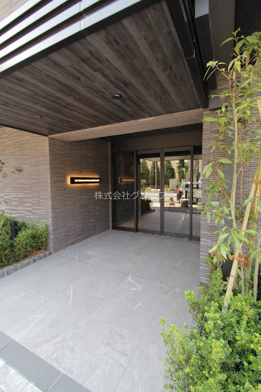 Le'a横濱天王町駅前通りのエントランス