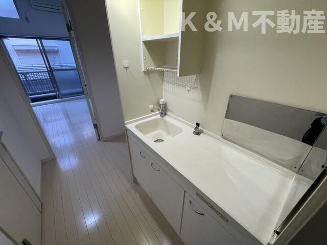 グランルージュＮ馬橋のキッチン|コンパクトなキッチンで掃除もラクラク