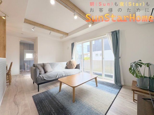【サンスターホーム】武蔵村山市中央　築浅　東南角地　高機能注文住宅の居間・リビング