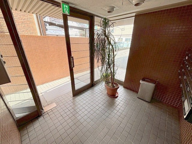 セゾン東之町のエントランス
