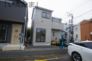 【外観】 | 現況、南側隣地は月極の駐車場です。