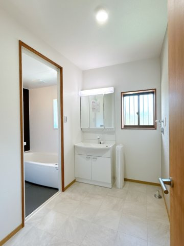 リフォーム中古戸建　大垣市昼飯町　昭和63年築の独立洗面台