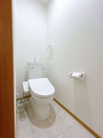 リフォーム中古戸建　大垣市昼飯町　昭和63年築のトイレ