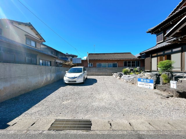 リフォーム中古戸建　大垣市昼飯町　昭和63年築の駐車場