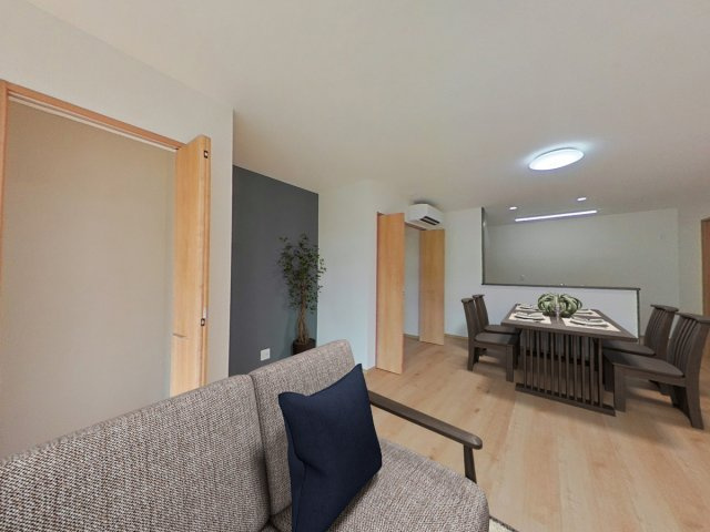 リフォーム中古戸建　大垣市昼飯町　昭和63年築の居間・リビング|家具を配置した時のイメージCG画像です