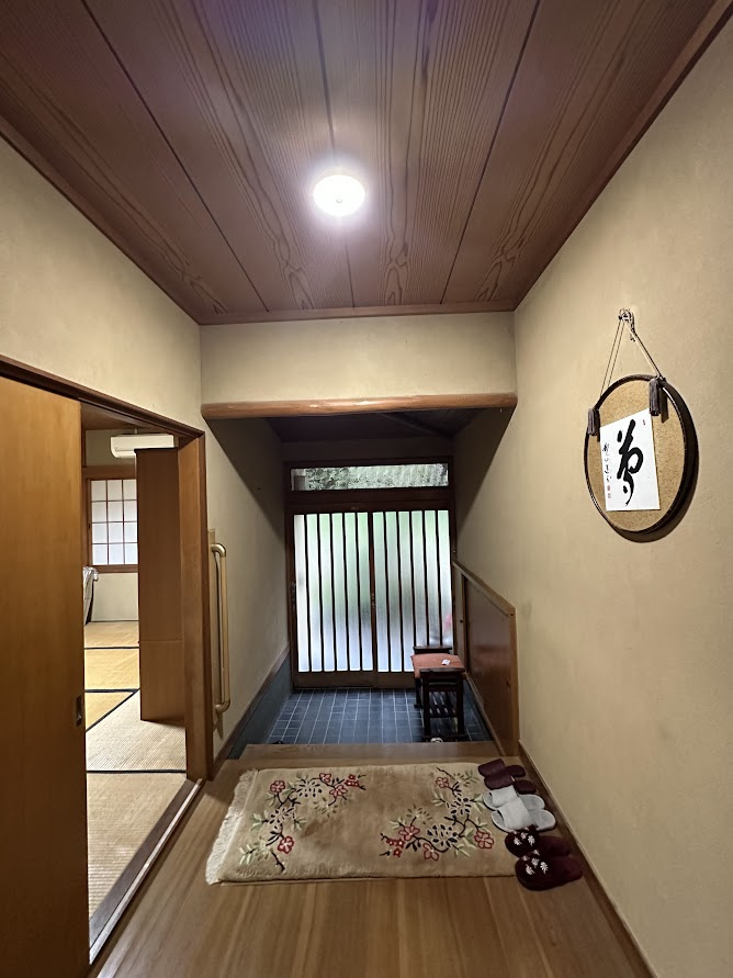 中古住宅　粟野西8丁目の玄関