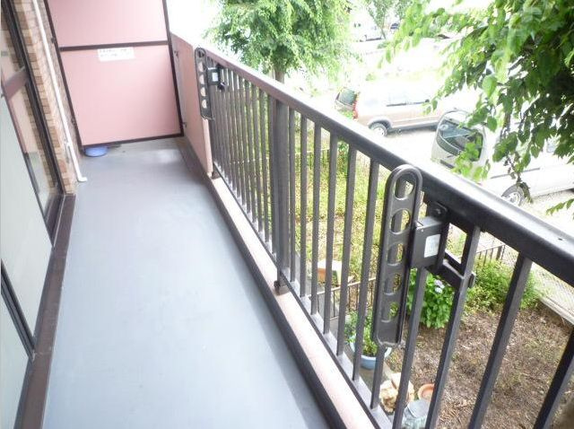 ハイクレスト喜沢南マンションのバルコニー|別号室の参考写真です。