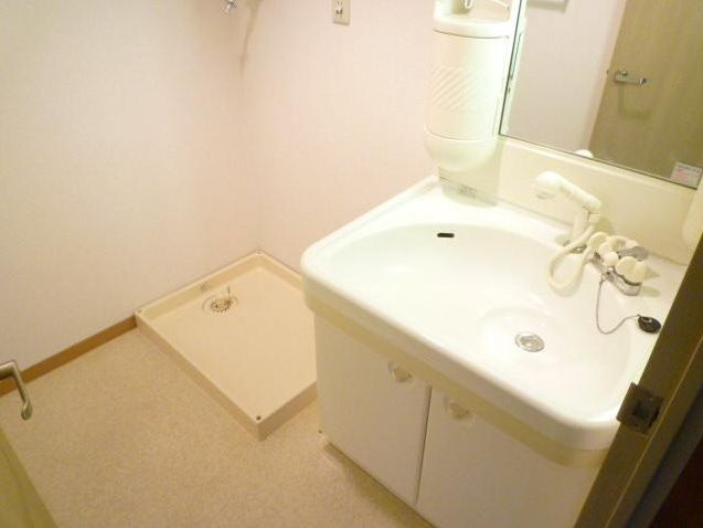 ハイクレスト喜沢南マンションの独立洗面台|別号室の参考写真です。