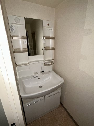 三鷹市下連雀４丁目の賃貸マンションの洗面所