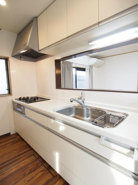 松園町戸建のキッチン|キッチンでお料理をお楽しみください