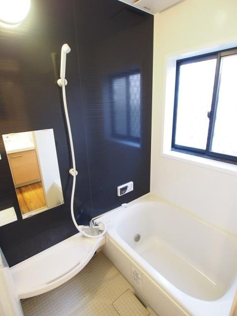 松園町戸建の浴室|お風呂で日々の疲れを落としましょう