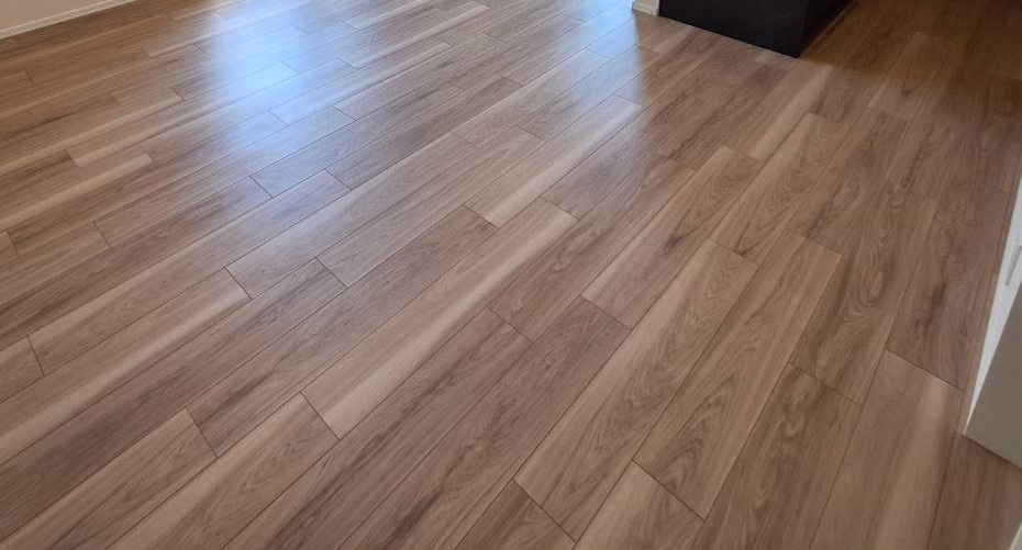 アルカン・メール　藤沢の居間・リビング|【イメージ写真】同仕様フローリングカラー