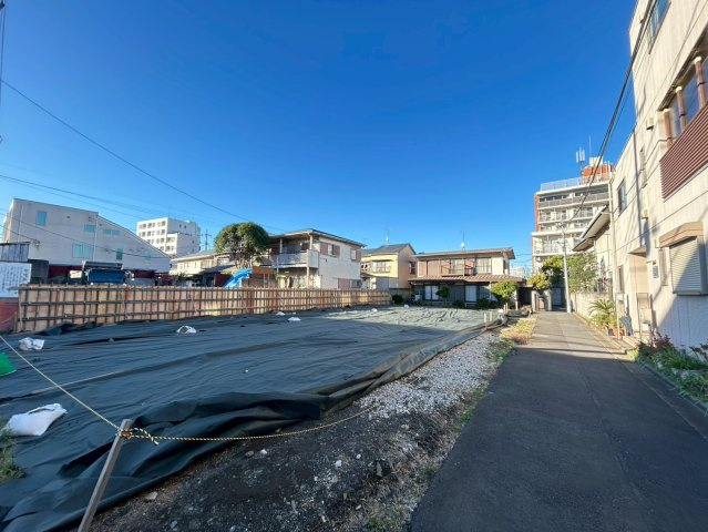 世田谷区若林2丁目　建築条件無し売地　全4区画の前面道路含む現地写真|現地写真（2025.11.03撮影）

現地ご見学希望・資料請求などお気軽にお問い合わせ下さい！
03-5990-5201