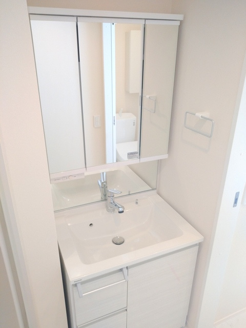 （シニア限定）ヘーベルVillage西船橋の洗面所|三面鏡の独立洗面台