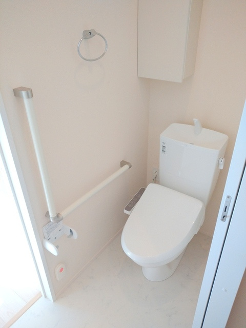 （シニア限定）ヘーベルVillage西船橋のトイレ|洗浄暖房便座付きのトイレ／緊急通報スイッチ付き