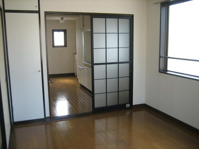 エヌワン・ビルの居間・リビング