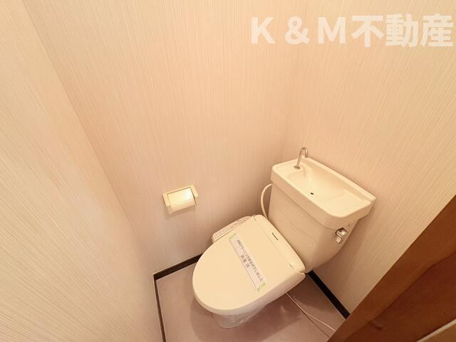 ボン・シャンスのトイレ|落ち着いた色調のトイレです