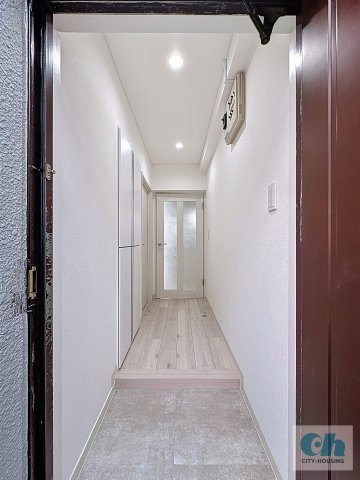 メゾンハピネス 303号室の玄関