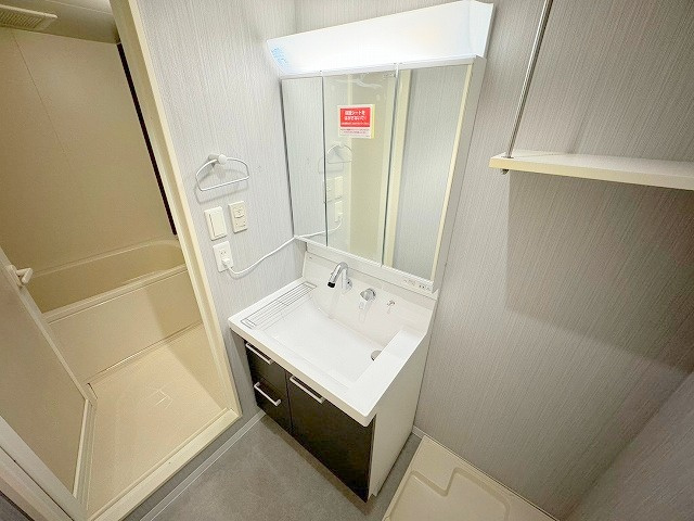 ルクレ新大阪レジデンスの独立洗面台