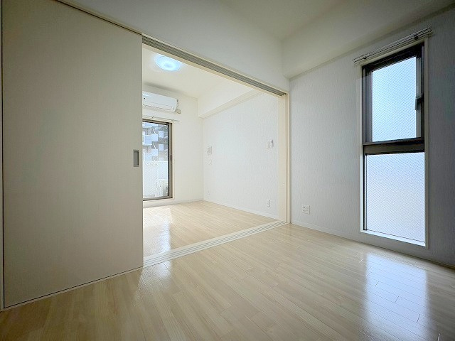 ルクレ新大阪レジデンスの居間・リビング