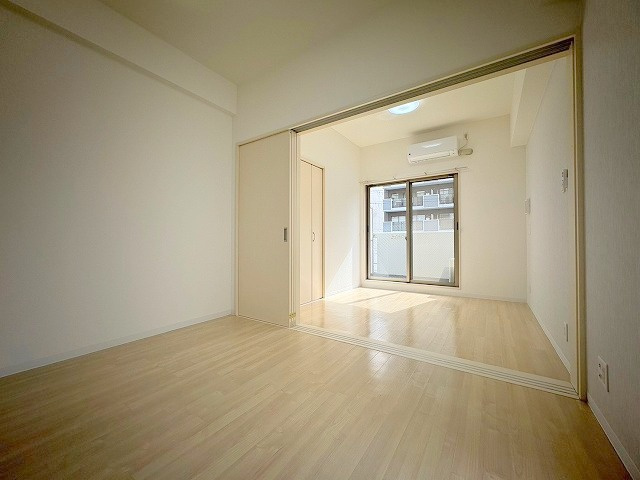 ルクレ新大阪レジデンスの居間・リビング