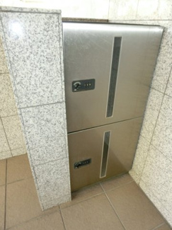 【その他共用部分】 | 便利な宅配BOX完備。