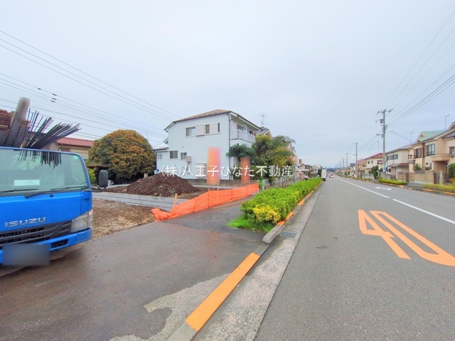 祝：成約済み　八王子市　散田町　新築戸建ての前面道路含む現地写真|～仲介手数料無料☆八王子ひなた不動産～　八王子市散田町　新築戸建て