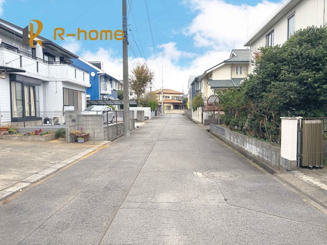 つくば市小白硲2期　新築戸建て　1号棟の前面道路含む現地写真|『今から見たい！』大歓迎です♪
お気軽にＲ－ｈomeまでお問い合わせください。