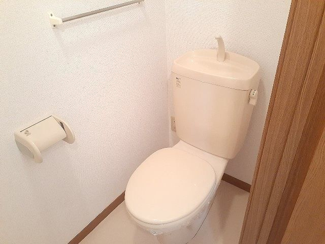 Ｉ・Ｆｉｅｌｄ　Ａのトイレ|落ち着いた色調のトイレです