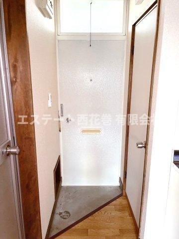 レジデンスサトウBの玄関