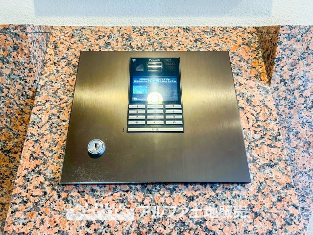 レクセルマンション福生第二のセキュリティ|【Auto lock】
◆オートロック◆不要なセールスや不審者をシャットアウトし静かで快適なシステムは私達に恙ないライフスタイルを与えてくれます。