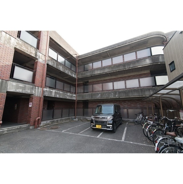 プレストーン２１の駐車場