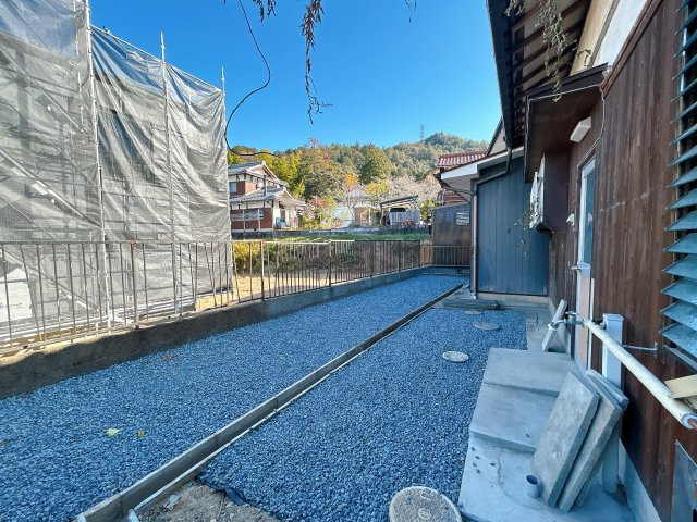 野洲市小篠原　中古戸建|【リフォーム中】裏庭（別角度）