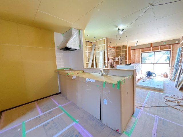 野洲市小篠原　中古戸建|【同仕様写真】キッチン　キッチンはファーストプラス製のシステムキッチンに新品交換します。 収納は引き出し式で、大きなお鍋やフライパンもすっきり片付きます。