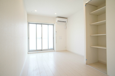 【居間・リビング】 | リブリ・磯子フォレスト | 日当たり良好の洋室♪