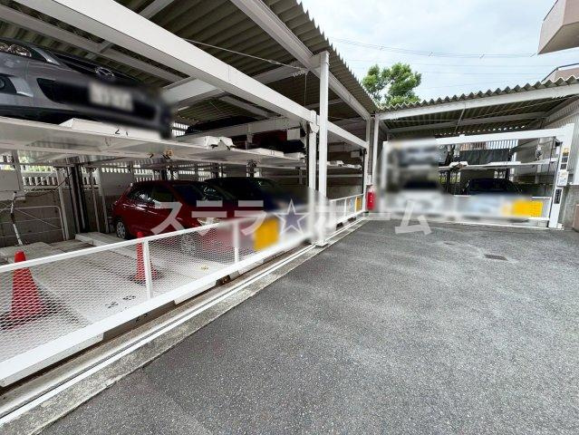 セントラルステージ千里Ⅰ番館の駐車場|カースペースがあります