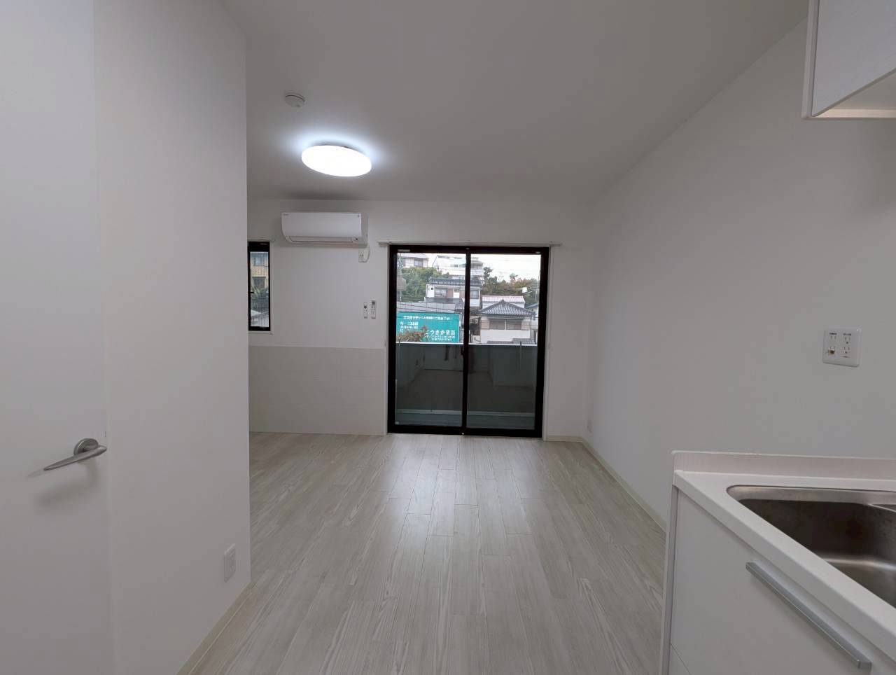 ガーデン花屋敷の居間・リビング