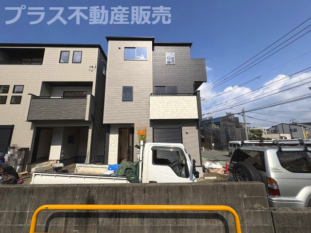 【外観】 | 福岡市博多区南八幡町1丁目　1号棟（全3棟）【仲介手数料無料・0円】 | まもなく完成。ご内覧は可能です。ご見学はプラス不動産販売にお任せ下さい。