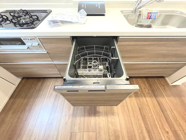 【キッチン】 | 福岡市博多区南八幡町1丁目　1号棟（全3棟）【仲介手数料無料・0円】 | 施工例。施工例は完成時と異なる場合があります。