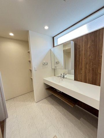 【洗面所】 | 福岡市博多区南八幡町1丁目　1号棟（全3棟）【仲介手数料無料・0円】 | 施工例。施工例は完成時と異なる場合があります。