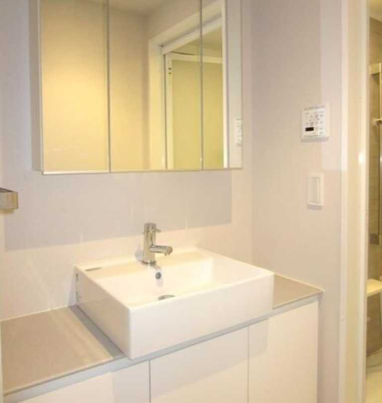 コニファー二子玉川　オートロック　角部屋　陽当たり良好の洗面所