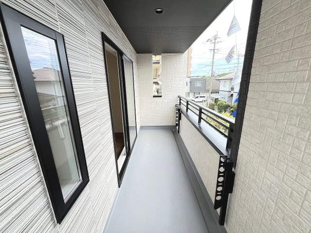 【バルコニー】 | 福岡市博多区南八幡町1丁目　2号棟（全3棟）【仲介手数料無料・0円】 | 施工例。施工例は完成時と異なる場合があります。