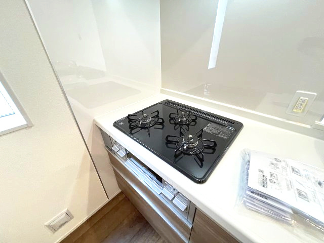 【キッチン】 | 福岡市博多区南八幡町1丁目　2号棟（全3棟）【仲介手数料無料・0円】 | 施工例。施工例は完成時と異なる場合があります。