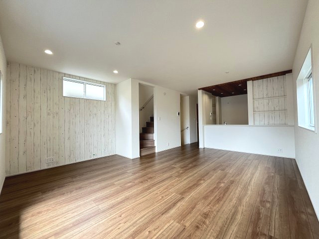 【内装】 | 福岡市博多区南八幡町1丁目　2号棟（全3棟）【仲介手数料無料・0円】 | 施工例。リビングです。施工例は完成時と異なる場合があります。