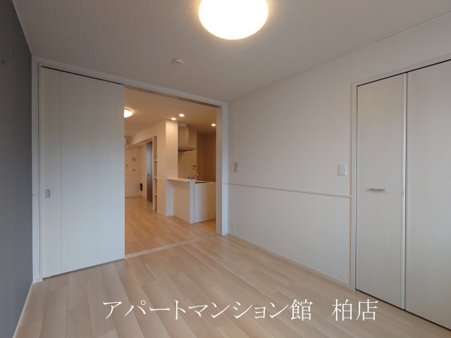 エテルノアルバの洋室|同施工会社、同型タイプです