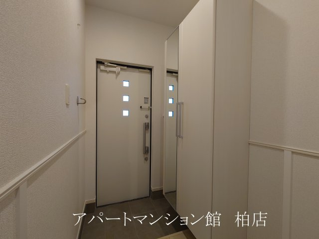 エテルノアルバの玄関|同施工会社、同型タイプです