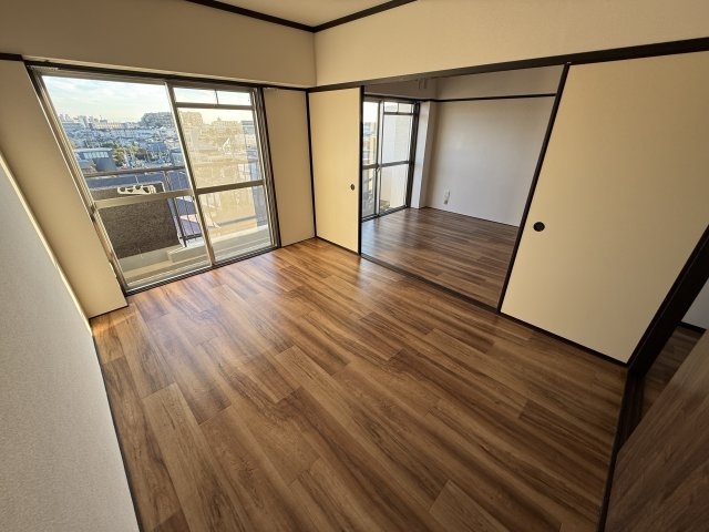 シャトー箕面の居間・リビング