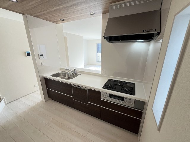 【キッチン】 | 福岡市博多区南八幡町1丁目　3号棟（全3棟）【仲介手数料無料・0円】 | 現地写真。
