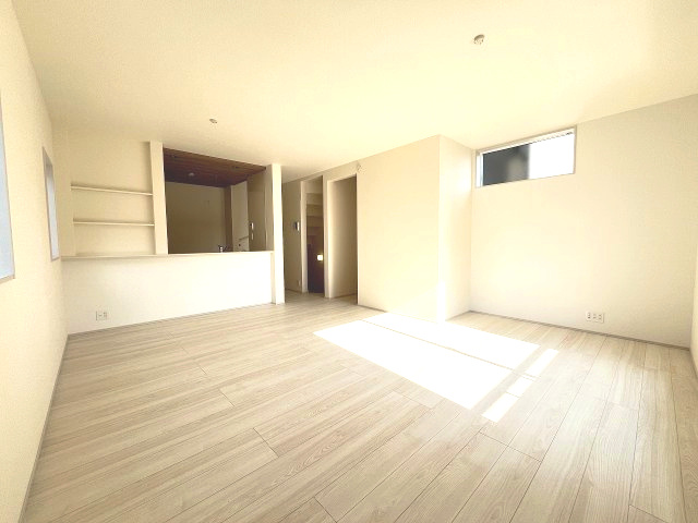 【居間・リビング】 | 福岡市博多区南八幡町1丁目　3号棟（全3棟）【仲介手数料無料・0円】 | 現地写真。リビングです。