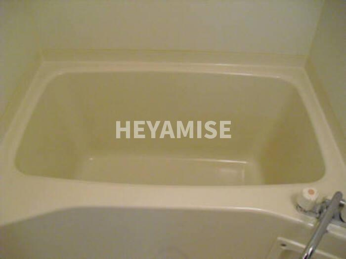 リヴェール大村の浴室|※室内画像は別号室のもの